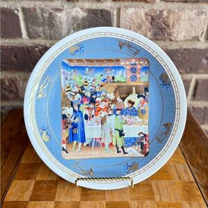 Elegant Blue and Gold Decorative Plate
